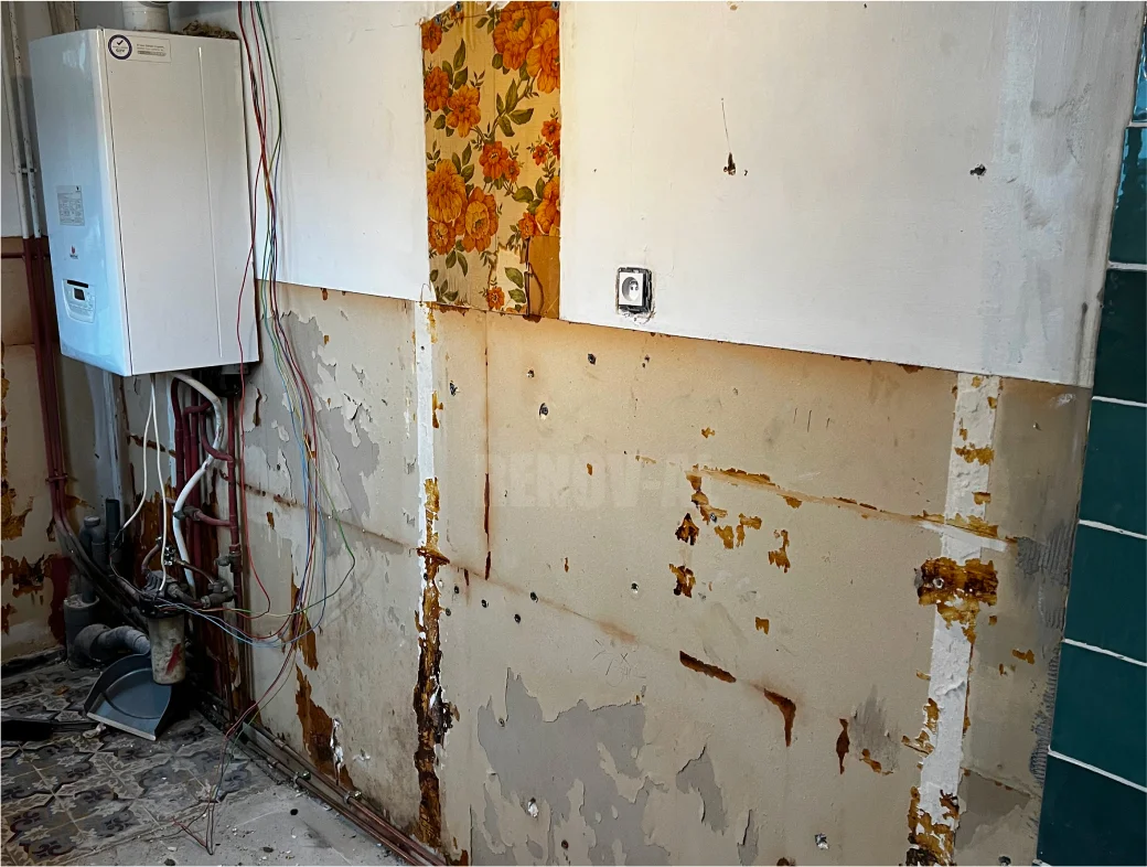 Réparation murs salle de bain avant - La Madeleine
